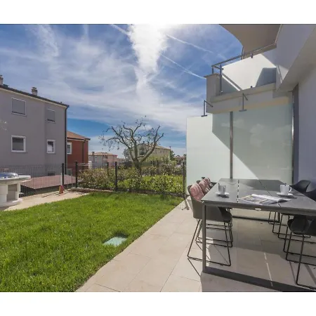 Apartment Modern With Private Pool, Jacuzzi, Garden And Terrace *