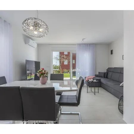 Apartment Modern With Private Pool, Jacuzzi, Garden And Terrace Karpinjan