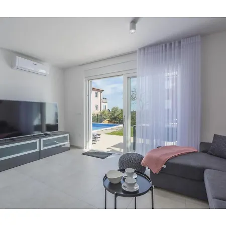 Apartment Modern With Private Pool, Jacuzzi, Garden And Terrace Karpinjan