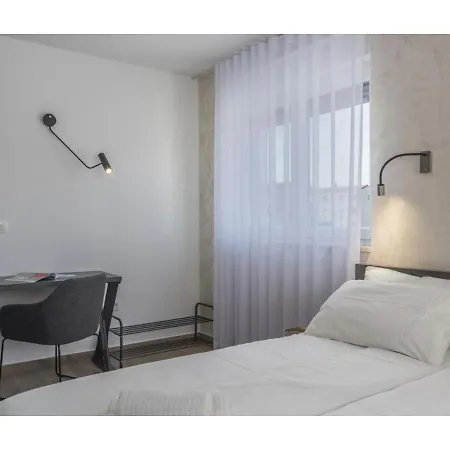 Modern With Private Pool, Jacuzzi, Garden And Terrace *
