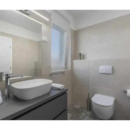 Modern With Private Pool, Jacuzzi, Garden And Terrace * Karpinjan