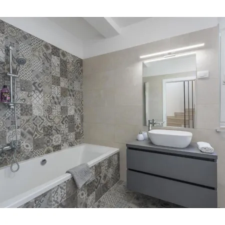 Apartmán Modern With Private Pool, Jacuzzi, Garden And Terrace