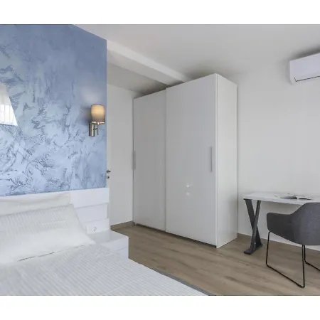 Modern With Private Pool, Jacuzzi, Garden And Terrace
