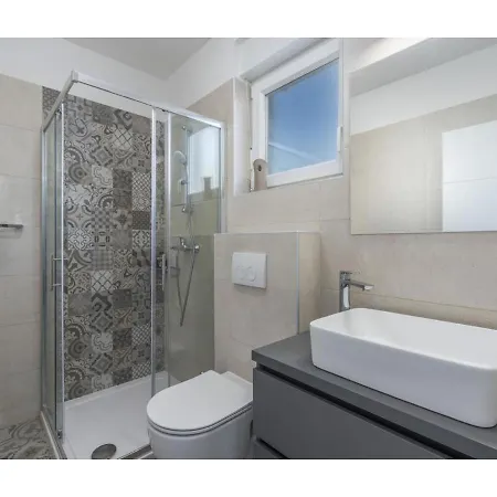 Modern With Private Pool, Jacuzzi, Garden And Terrace Karpinjan