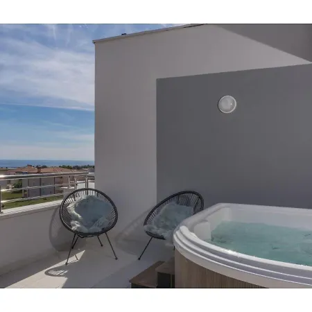 Modern With Private Pool, Jacuzzi, Garden And Terrace *