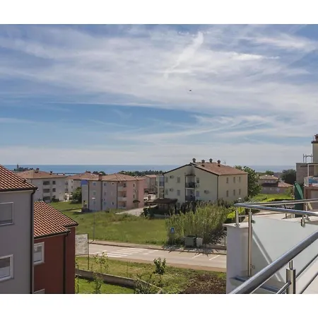 In Novigrad With Sea Views & Pool Karpinjan
