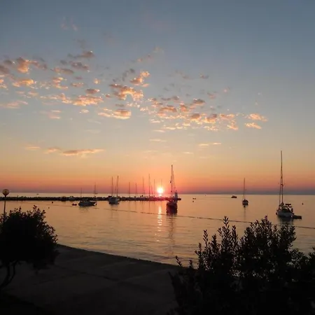 In Novigrad With Sea Views & Pool * Karpinjan