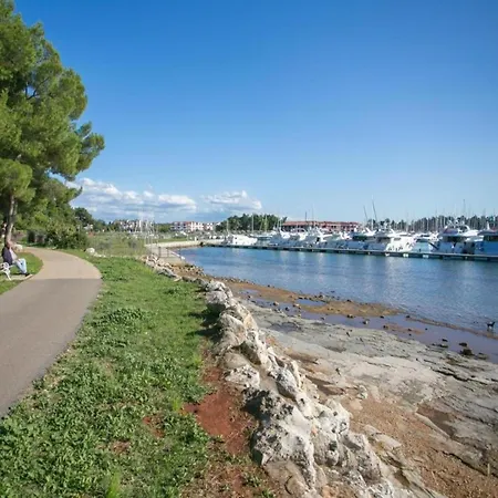 In Novigrad With Sea Views & Pool *