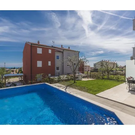 Apartman In Novigrad With Sea Views & Pool Karpinjan