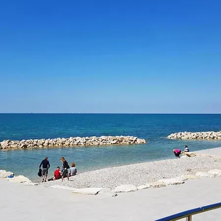 In Novigrad With Sea Views & Pool *